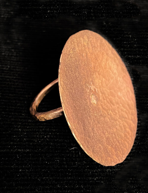 Anello disco con chiodo